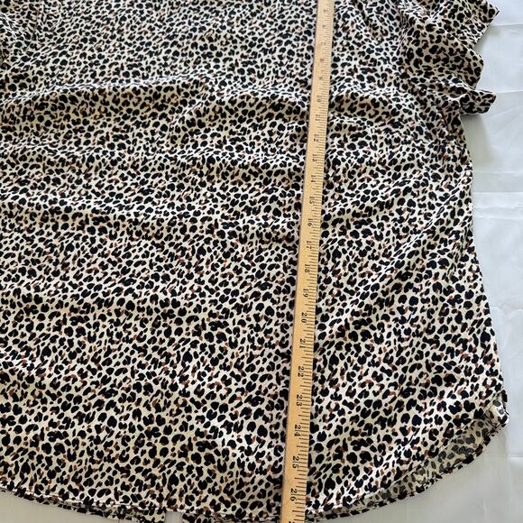 Ava & Vivi 1X Leopard Short Sleeve Button Back Blouse - Picture 5 of 7